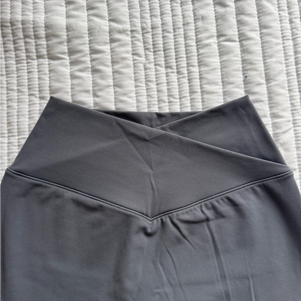Candid Cross Waist Leggings - Picture 5 of 6